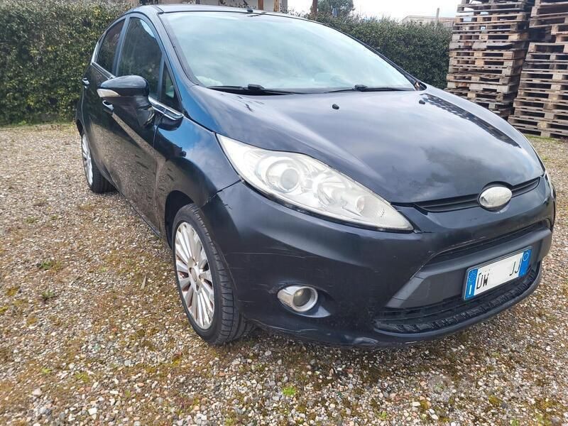 Nero Usata 2009 Ford Fiesta Titanium Due volumi | 1500 € (Super prezzo) - Immagine 1/4