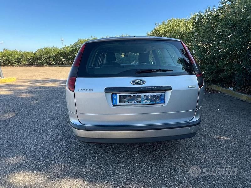 Grigio Usata 2006 Ford Focus Style Station wagon | 1500 € (Molto cara) - Immagine 1/4