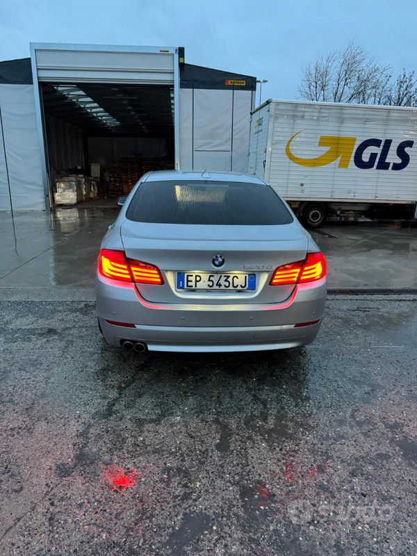 Grigio Usata 2013 BMW 520 Tre volumi | 11.000 € (Buon prezzo) - Immagine 1/4