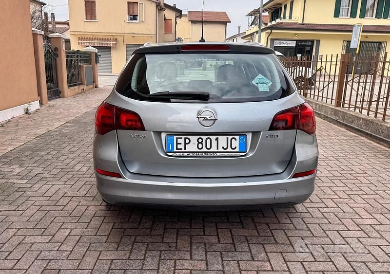 Usata Opel Astra 110 CV (80 kW) 2012 Grigio Station wagon