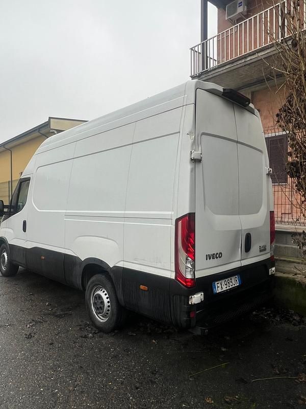 Usata Iveco Daily 135 CV (99 kW) 2020 Bianco