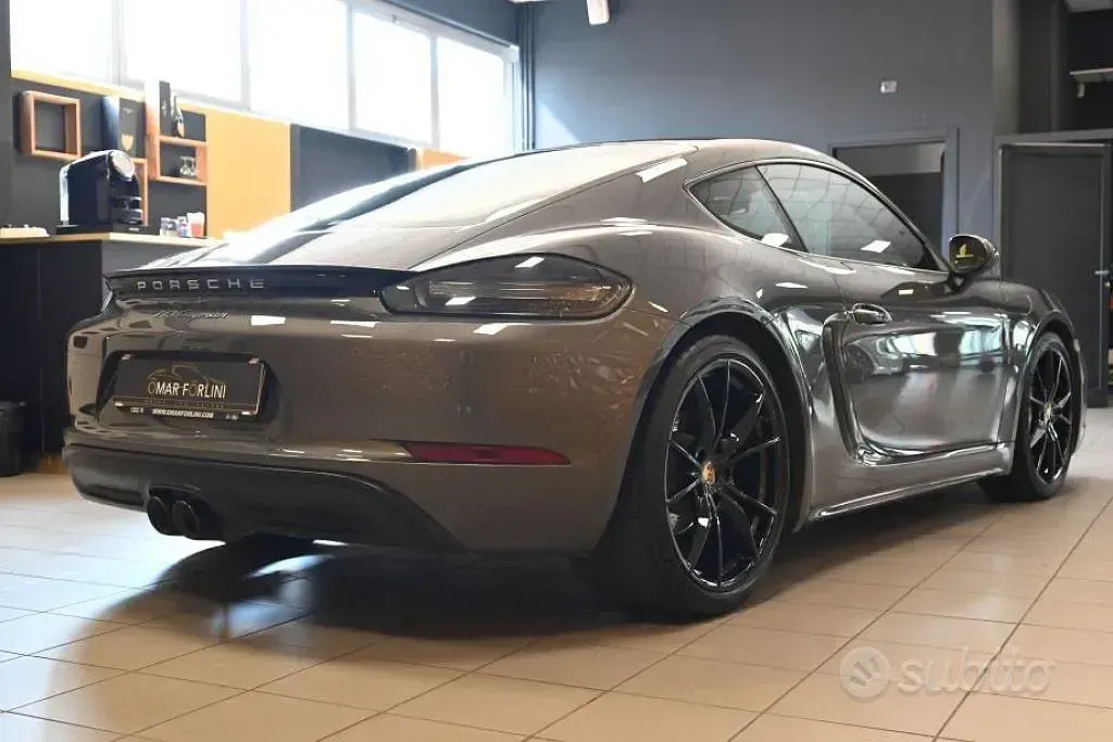 Usata Porsche 718 Cayman 300 CV (220 kW) 2021 Gray Coupé
