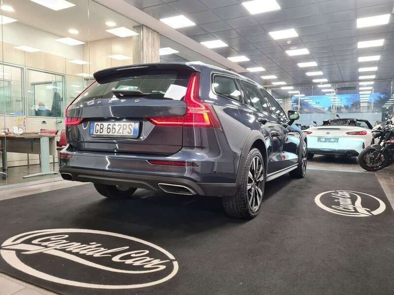Usata Volvo V60 CC 190 CV (139 kW) 2020 Blu/azzurro Station wagon