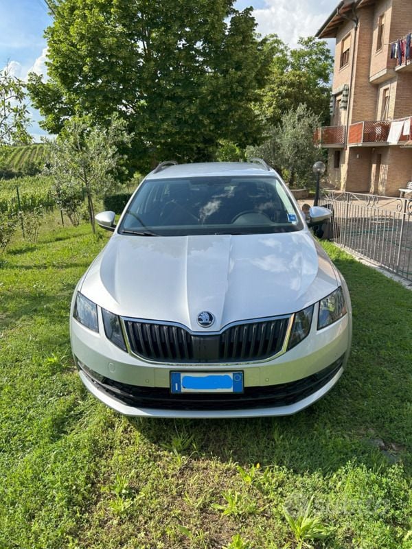 Usata Skoda Octavia 131 CV (96 kW) 2020 Grigio Station wagon