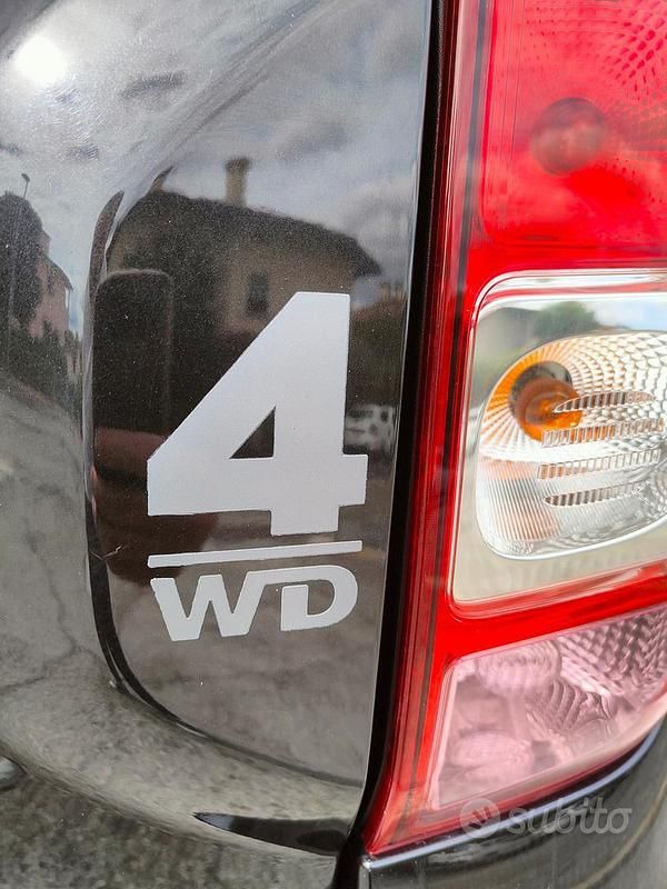 Usata Dacia Duster Lauréate 110 CV (80 kW) 2017 Nero Berlina