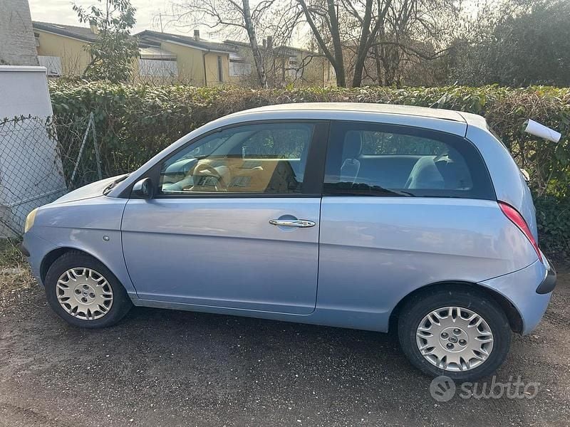 Usata Lancia Ypsilon 60 CV (44 kW) 2003 Blu Utilitaria