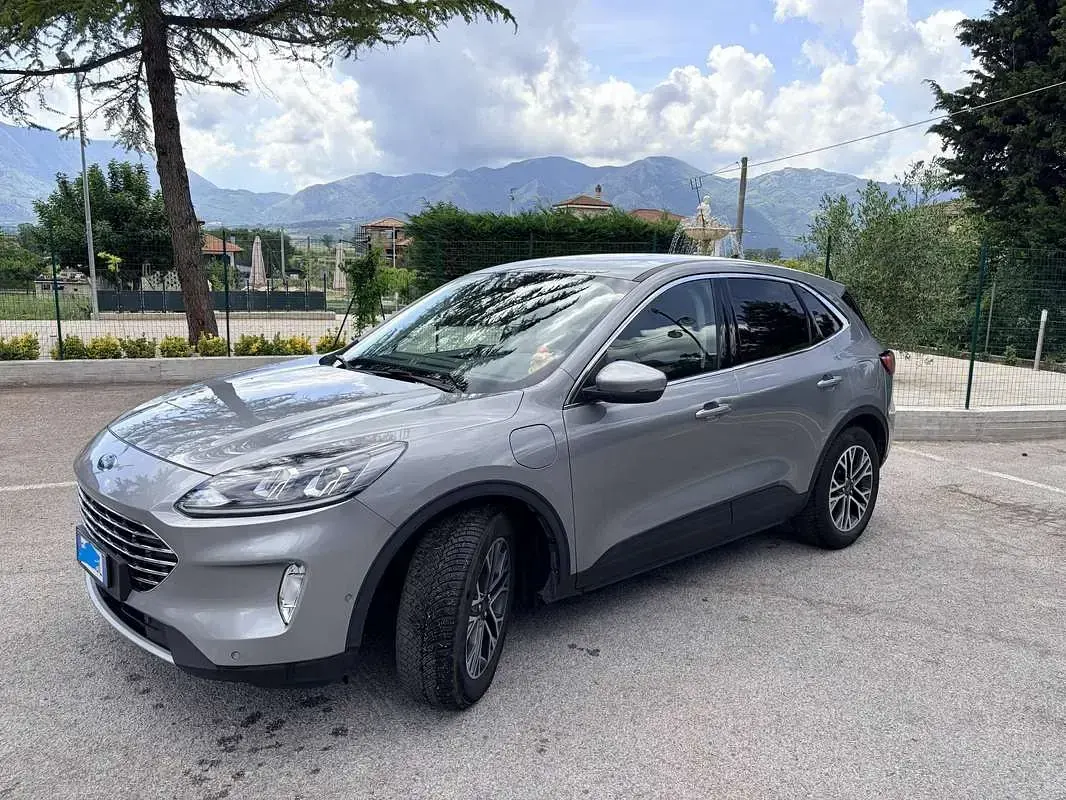 Usata Ford Kuga Titanium 224 CV (164 kW) 2020 Argento SUV