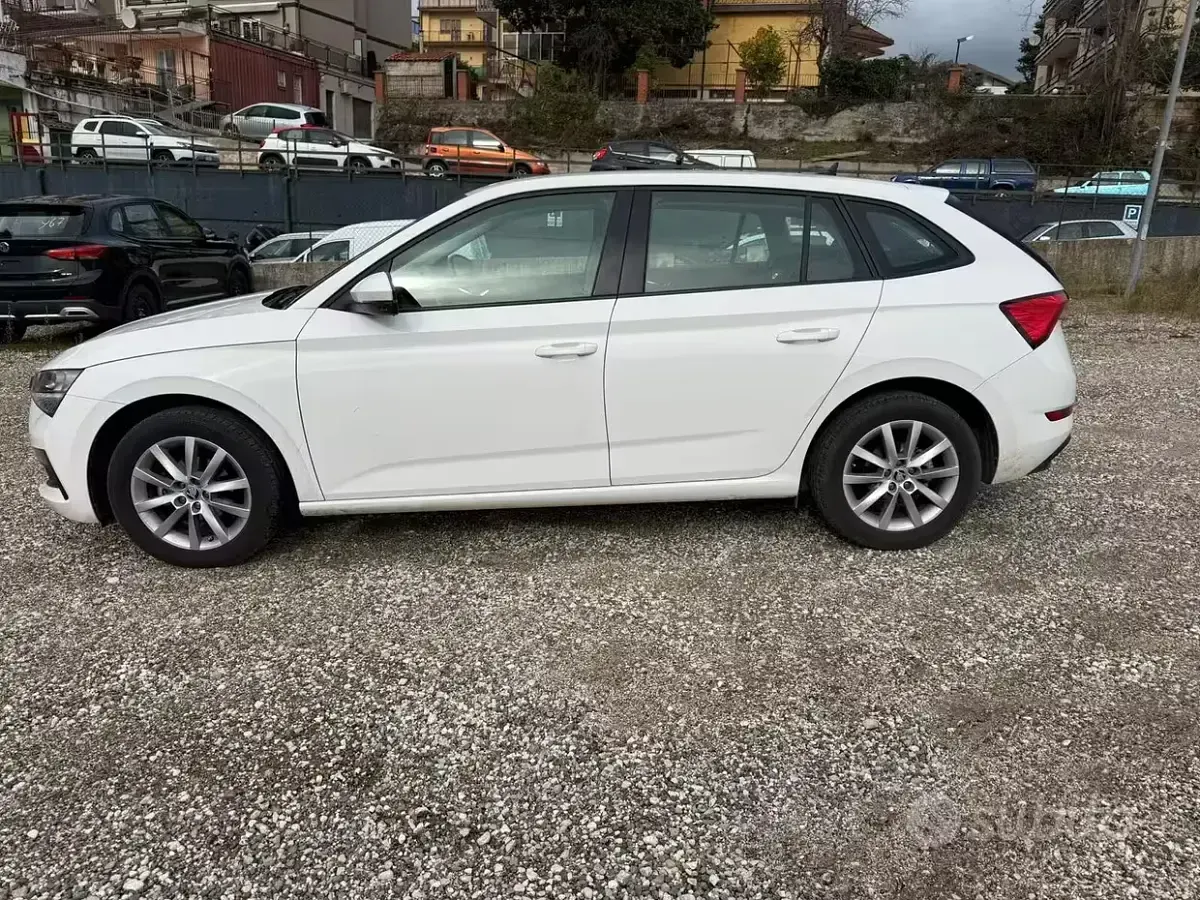 Usata Skoda Scala Ambition 95 CV (69 kW) 2021 Bianco Utilitaria