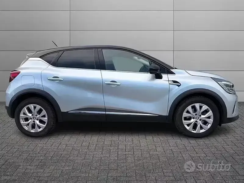 Usata Renault Captur Engineered 143 CV (105 kW) 2022 Grigio SUV