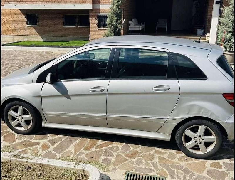 Usata Mercedes B180 109 CV (80 kW) 2009 Monovolume
