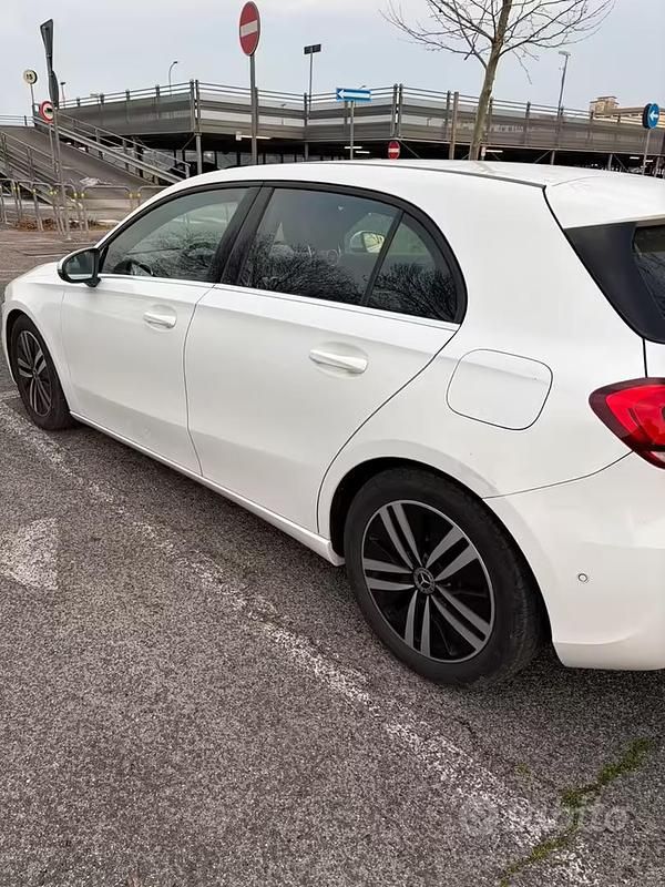 Usata Mercedes A180 Business 116 CV (85 kW) 2019 Bianco Berlina