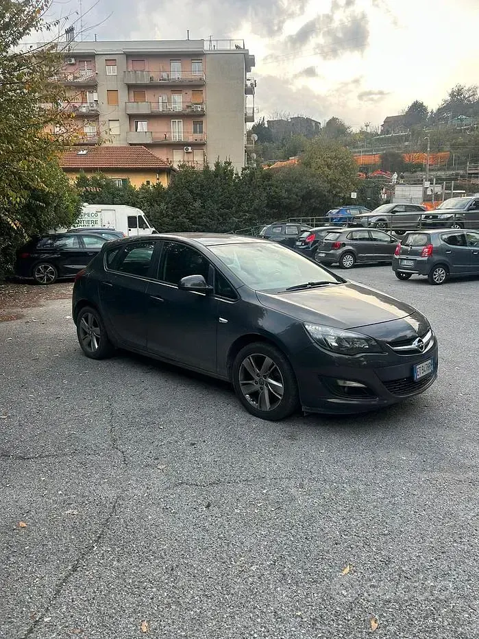 Usata Opel Astra Cosmo 110 CV (80 kW) 2014 Grigio Berlina