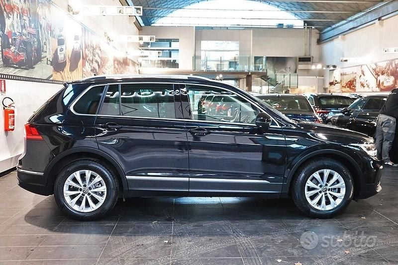 Usata VW Tiguan Life 131 CV (96 kW) 2021 Nero SUV