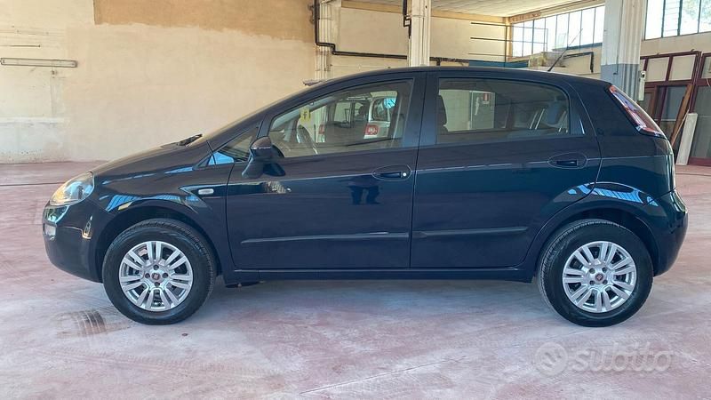 Usata Fiat Punto Lounge 69 CV (50 kW) 2014 Nero Utilitaria