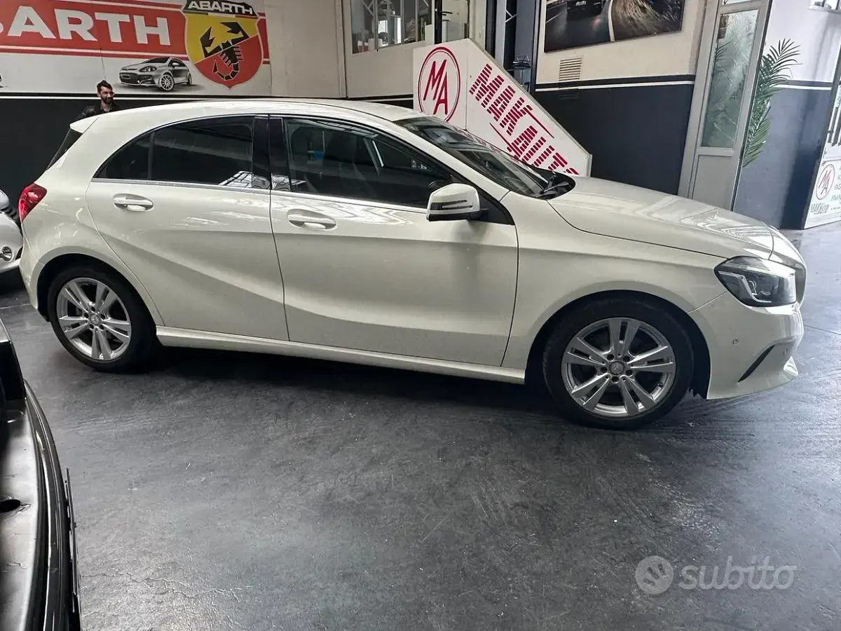 Usata Mercedes A200 Premium 136 CV (100 kW) 2017 Bianco Utilitaria