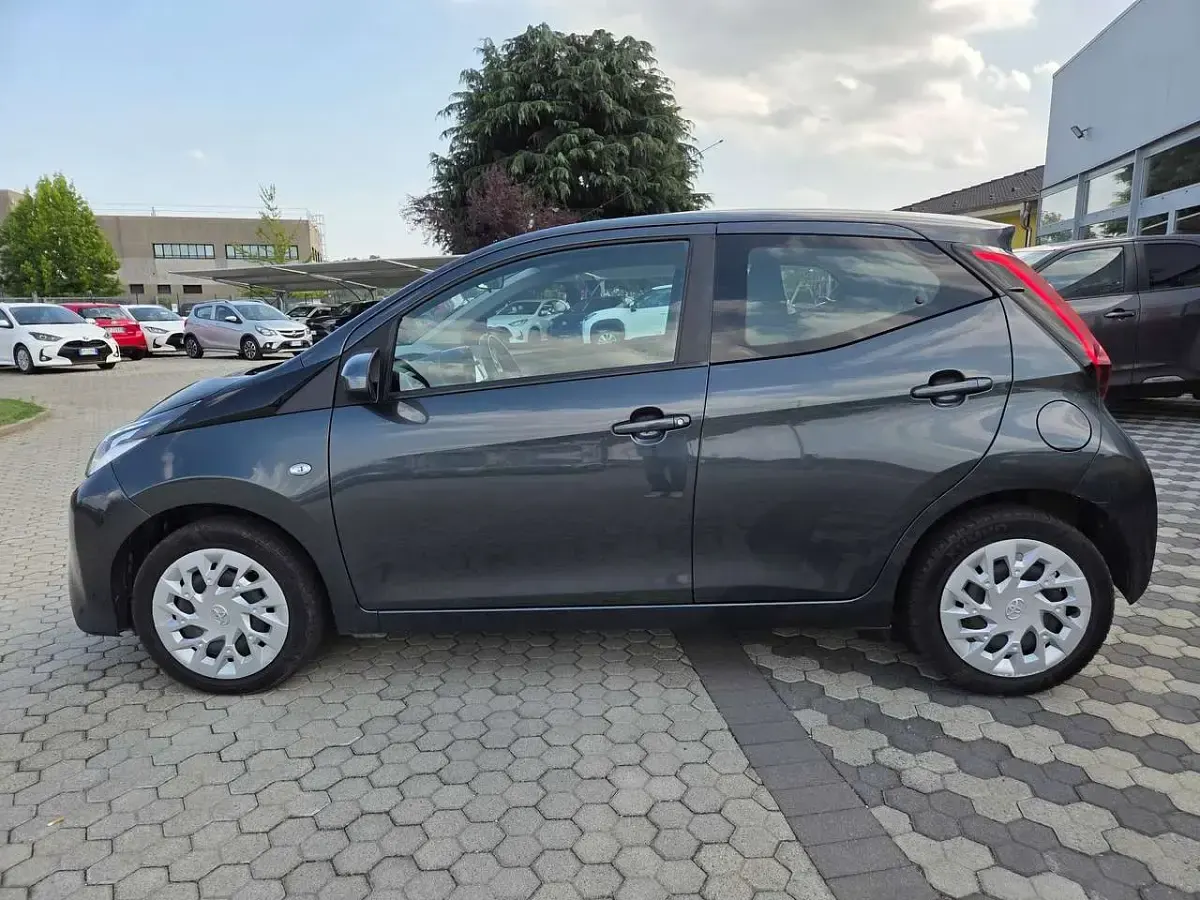 Usata Toyota Aygo X-play 72 CV (52 kW) 2018 Dark grey met Utilitaria