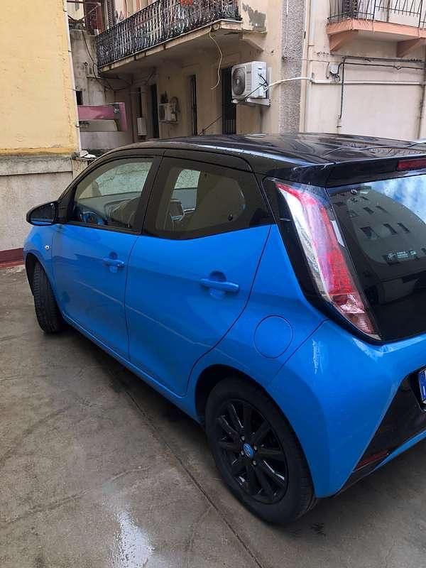 Second-hand Toyota Aygo X-clusiv 69 CP (50 kW) 2015 Hatchback