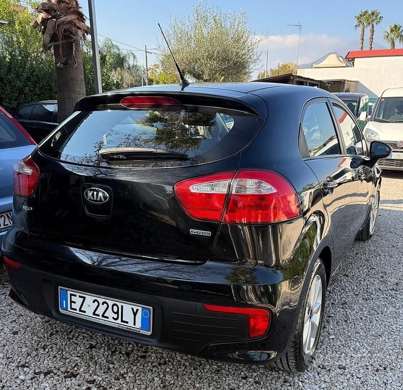 Usata Kia Rio 75 CV (55 kW) 2015 Nero Berlina
