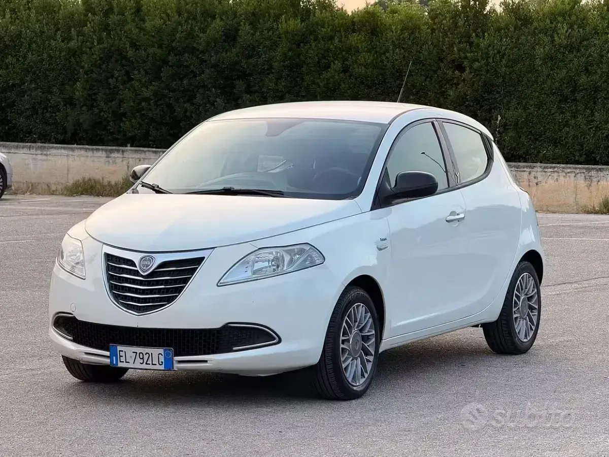 Usata Lancia Ypsilon 69 CV (50 kW) 2013 Nero Utilitaria