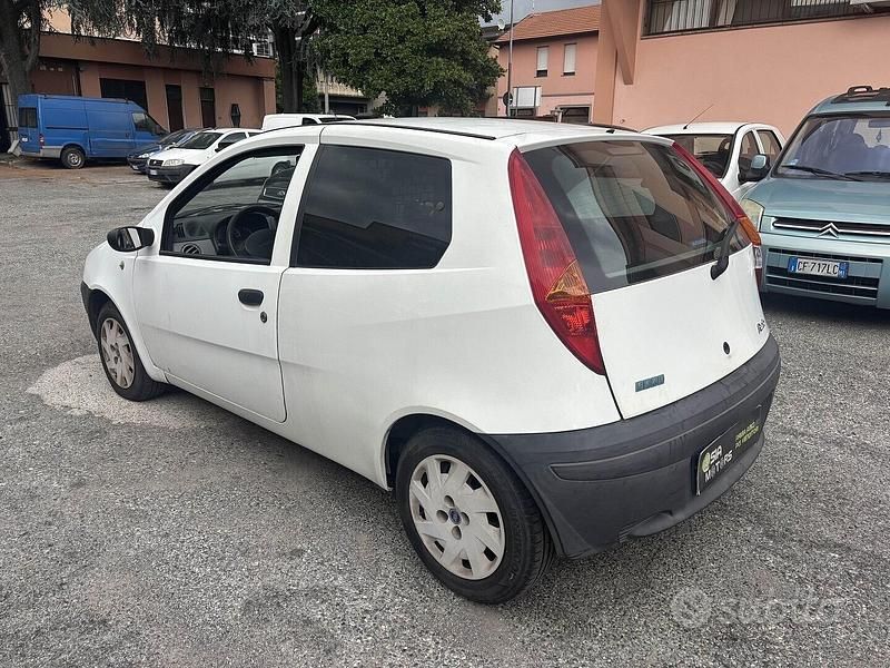 Usata Fiat Punto 59 CV (43 kW) 2002 Bianco Utilitaria