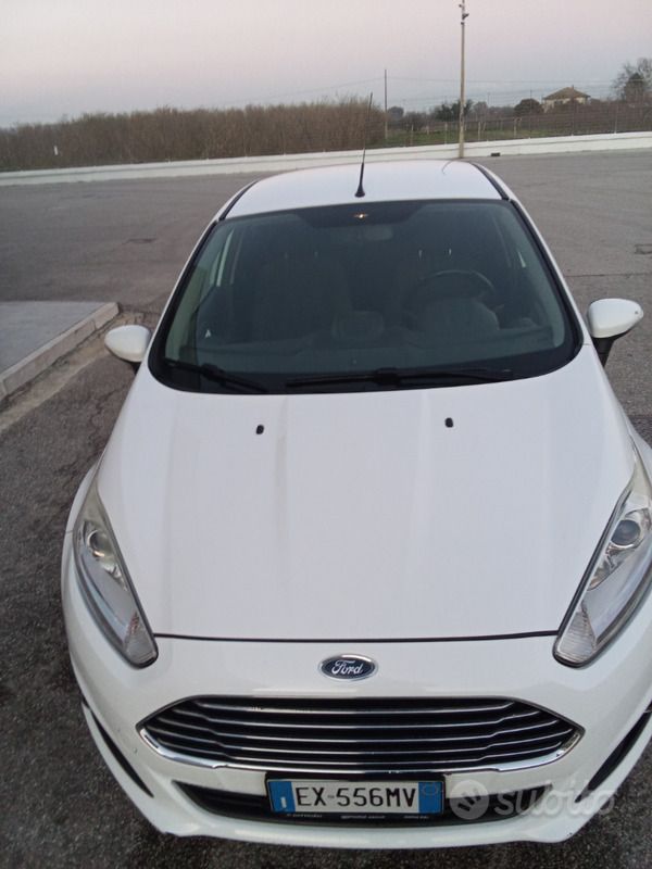 Bianco Usata 2016 Ford Fiesta Due volumi | 7000 € (Cara) - Immagine 1/4