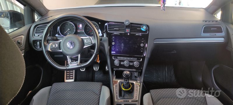 Argento Usata 2018 VW Golf VII R-line Tre volumi | 21.000 € (Cara) - Immagine 1/4