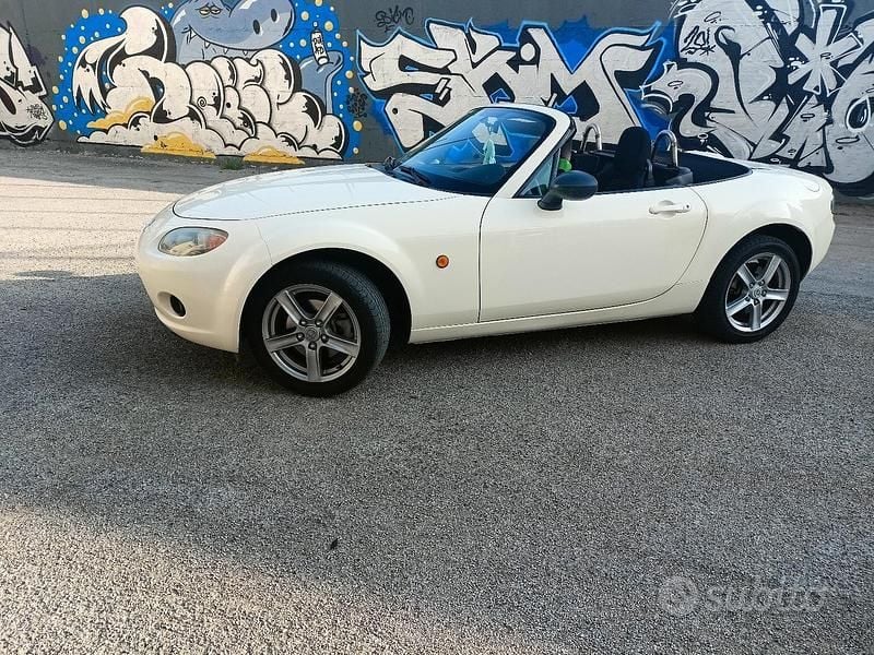 Usata Mazda MX5 126 CV (92 kW) 2006 Bianco Cabrio