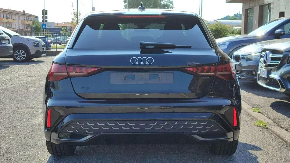 Usata Audi A3 S-Line 150 CV (110 kW) 2025 Nero mythos metalizzato Berlina
