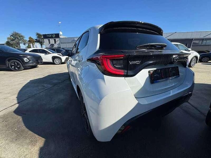 Nuova Toyota Yaris Hybrid Lounge 131 CV (96 kW) 2025 Bianco Utilitaria