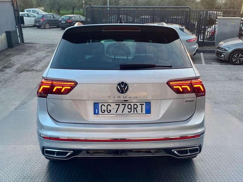 Usata VW Tiguan R-line 200 CV (147 kW) 2021 Argento SUV