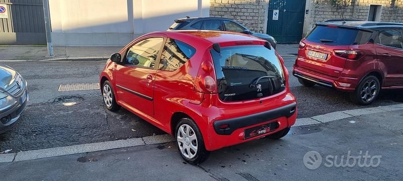 Usata Peugeot 107 Access 68 CV (50 kW) 2009 Rosso Utilitaria