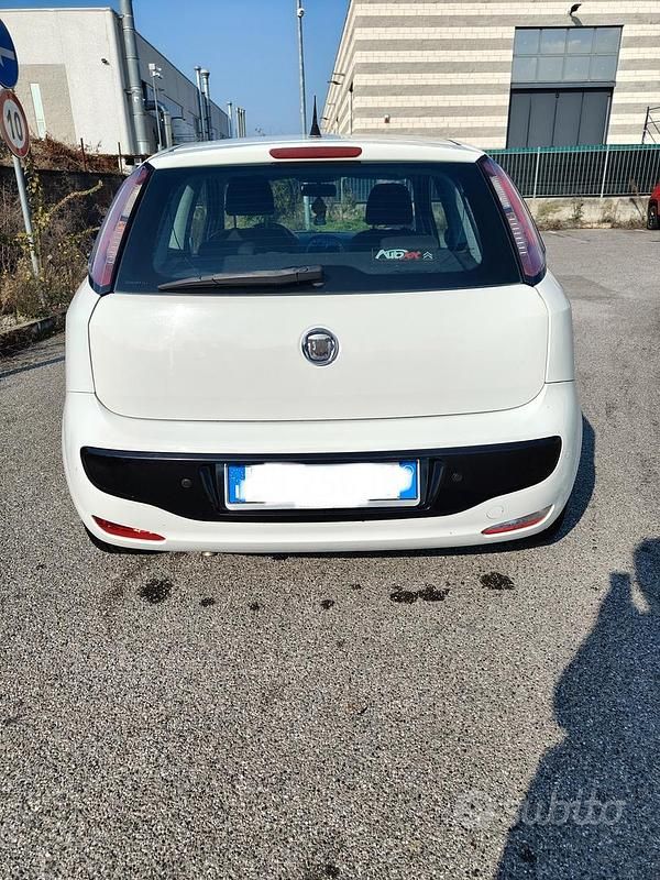 Usata Fiat Punto Evo 69 CV (50 kW) 2011 Bianco Utilitaria