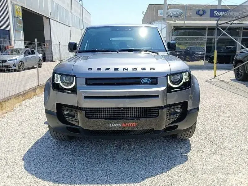 Usata Land Rover Defender SE 200 CV (147 kW) 2024 Grigio SUV