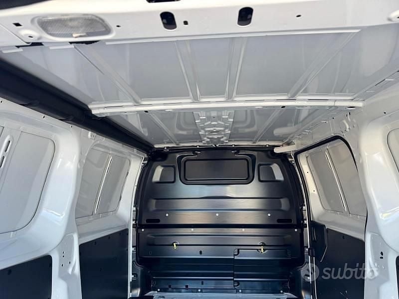 Usata Opel Vivaro Essentia 120 CV (88 kW) 2022 Bianco Monovolume