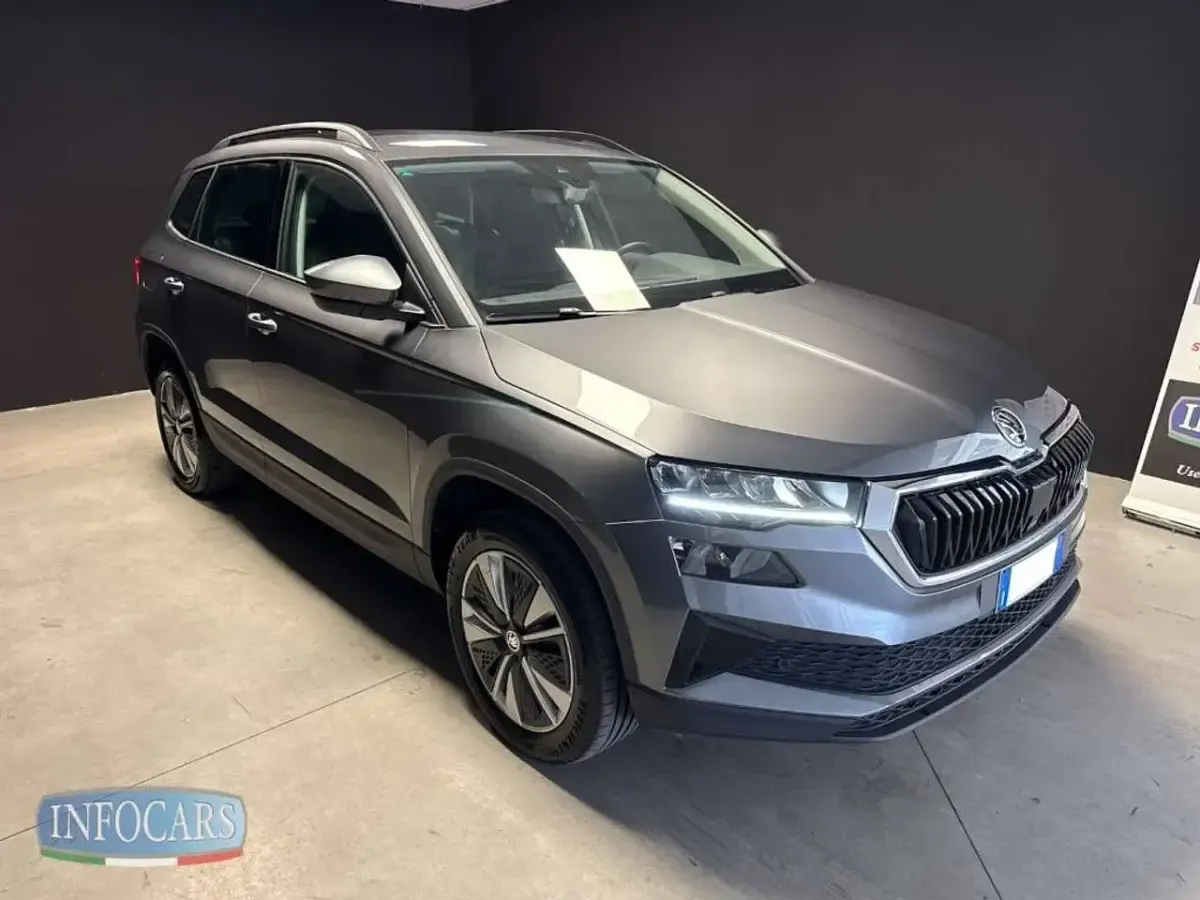 Usata Skoda Karoq Executive 116 CV (85 kW) 2024 Grigio metallizzato SUV