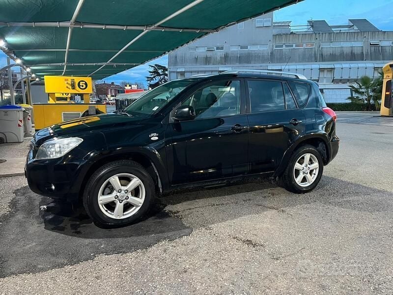 Nero Usata 2007 Toyota RAV4 Luxury SUV | 6900 € - Immagine 1/4