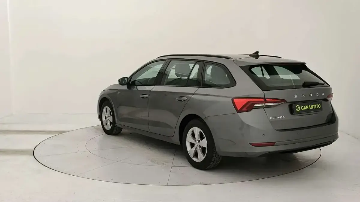 Usata Skoda Octavia Executive 150 CV (110 kW) 2023 Grigio Station wagon