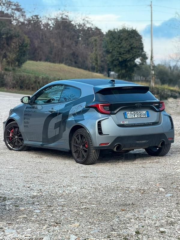 Usata Toyota Yaris 261 CV (191 kW) 2020 Grigio Berlina