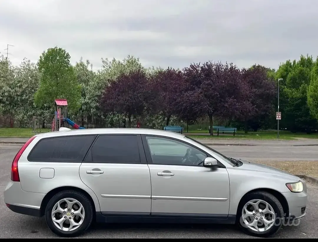 Usata Volvo V50 109 CV (80 kW) 2008 Grigio Station wagon