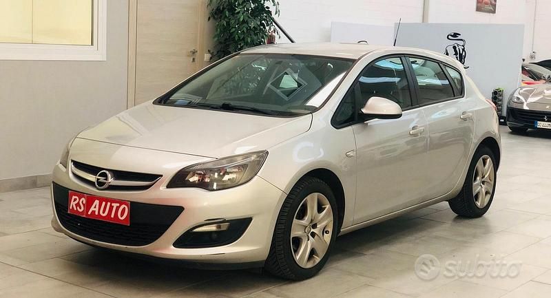 Grigio Usata 2015 Opel Astra Edition Berlina | 5490 € (Super prezzo) - Immagine 1/4