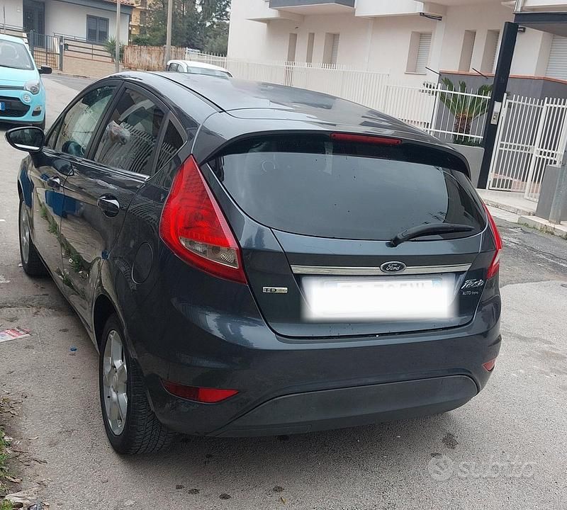 Usata Ford Fiesta 70 CV (51 kW) 2010 Blu Utilitaria