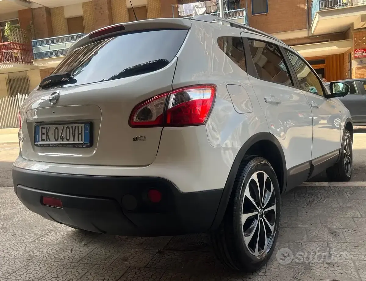 Usata Nissan Qashqai N-TEC 131 CV (96 kW) 2012 Bianco SUV