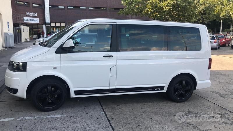 Usata VW Multivan Edition 140 CV (102 kW) 2011 Bianco Monovolume