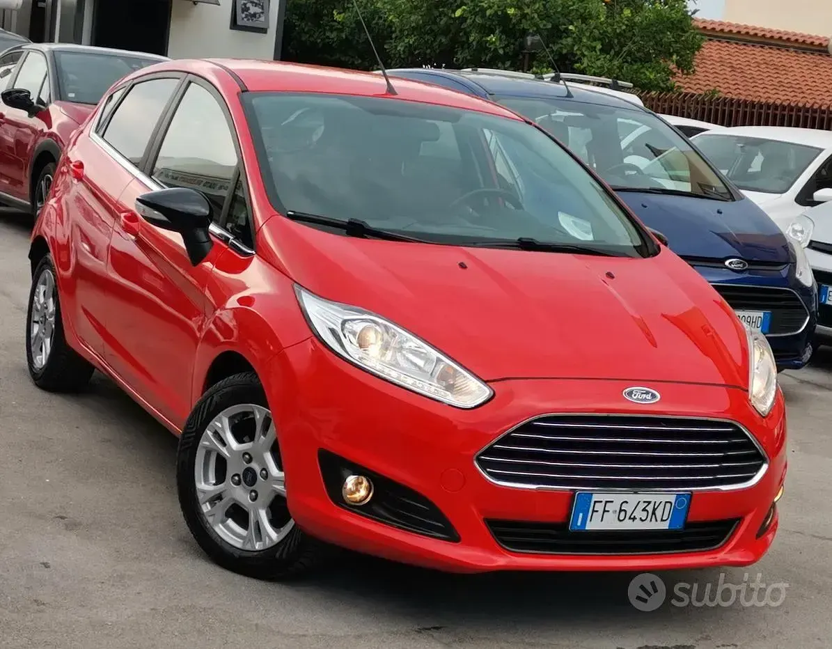 Usata Ford Fiesta Titanium 95 CV (69 kW) 2016 Rosso Utilitaria