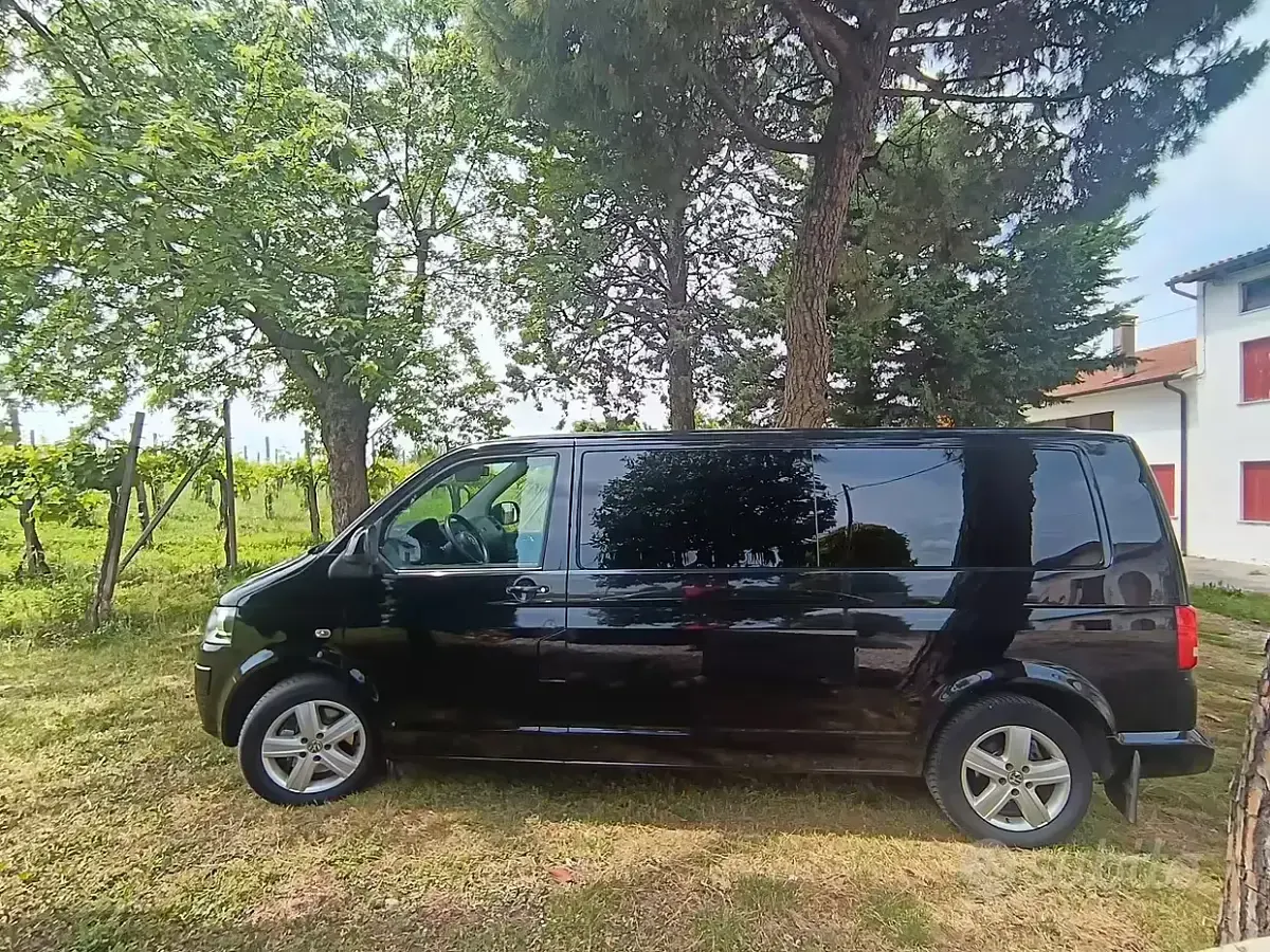 Usata VW Caravelle 2012 Nero Furgone