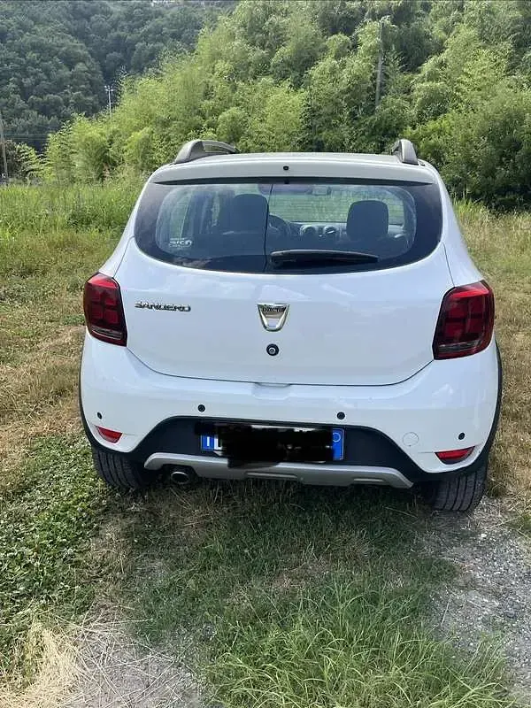 Usata Dacia Sandero Stepway 90 CV (66 kW) 2017 Bianco Berlina