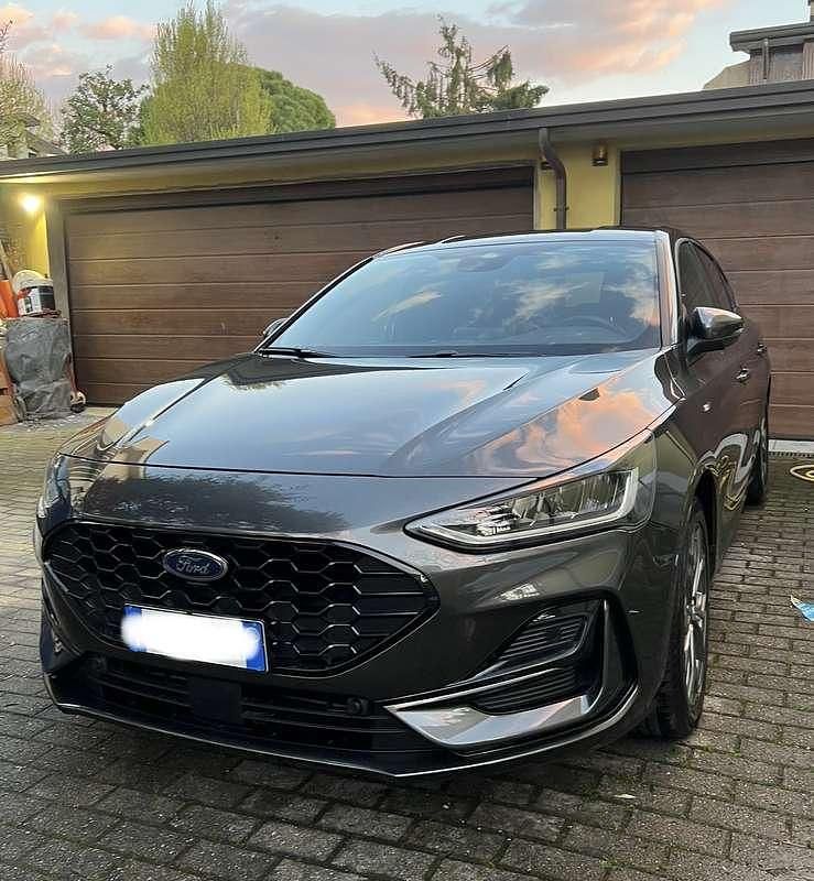 Usata Ford Focus ST-Line 125 CV (91 kW) 2022 Grigio Berlina