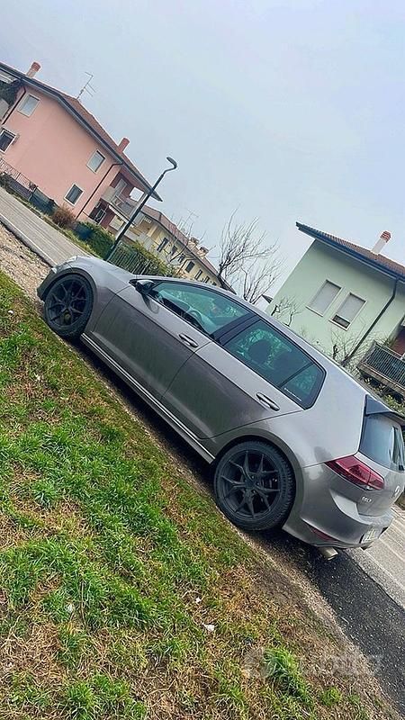 Usata VW Golf VII R-line 105 CV (77 kW) 2016 Grigio Utilitaria