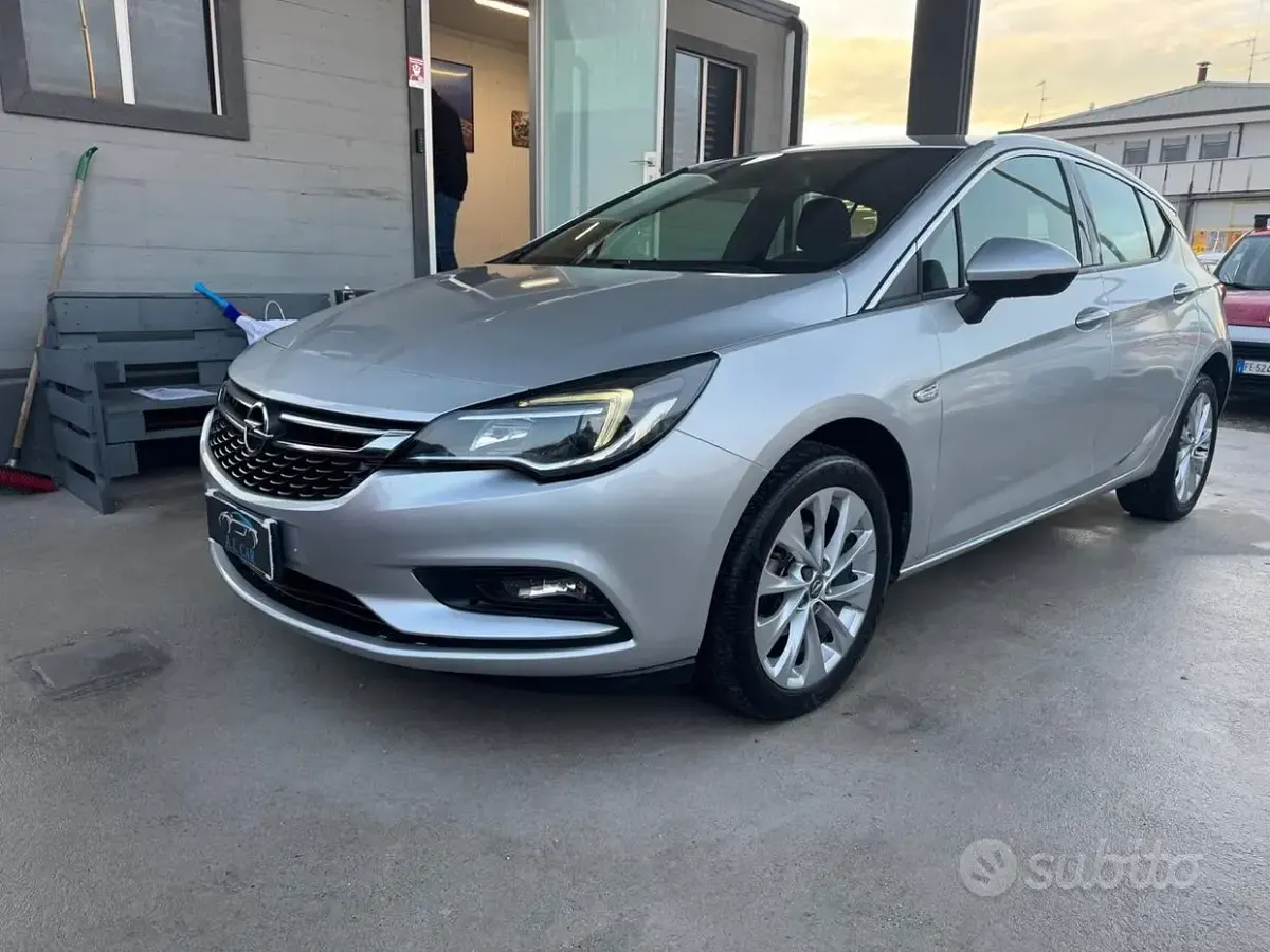 Usata Opel Astra Dynamic 110 CV (80 kW) 2019 Grigio Berlina