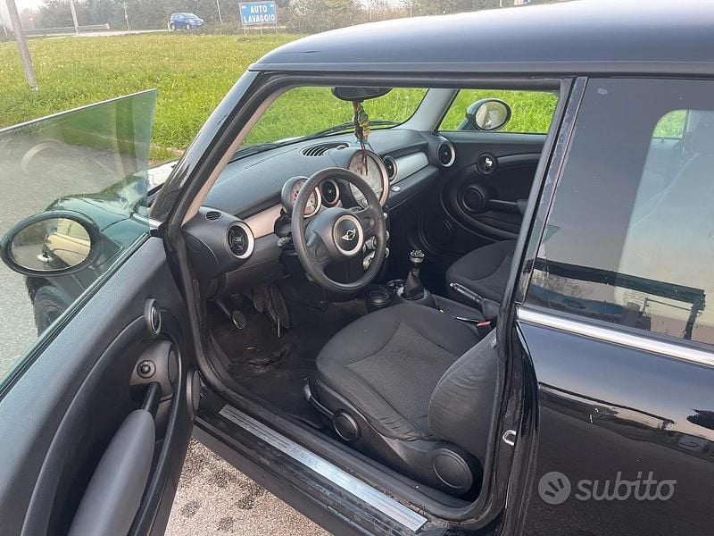Usata Mini Cooper 109 CV (80 kW) 2009 Nero Utilitaria